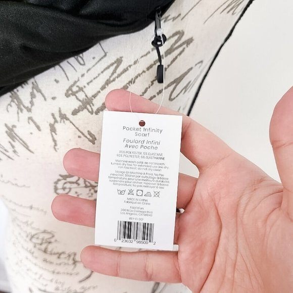 BEYOND YOGA Scarf Unisex Black Hidden Pocket Infinity Scarf NWT - Picture 6 of 6